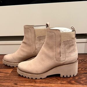 Dolce Vita Elegant Beige Ankle Boots for Women